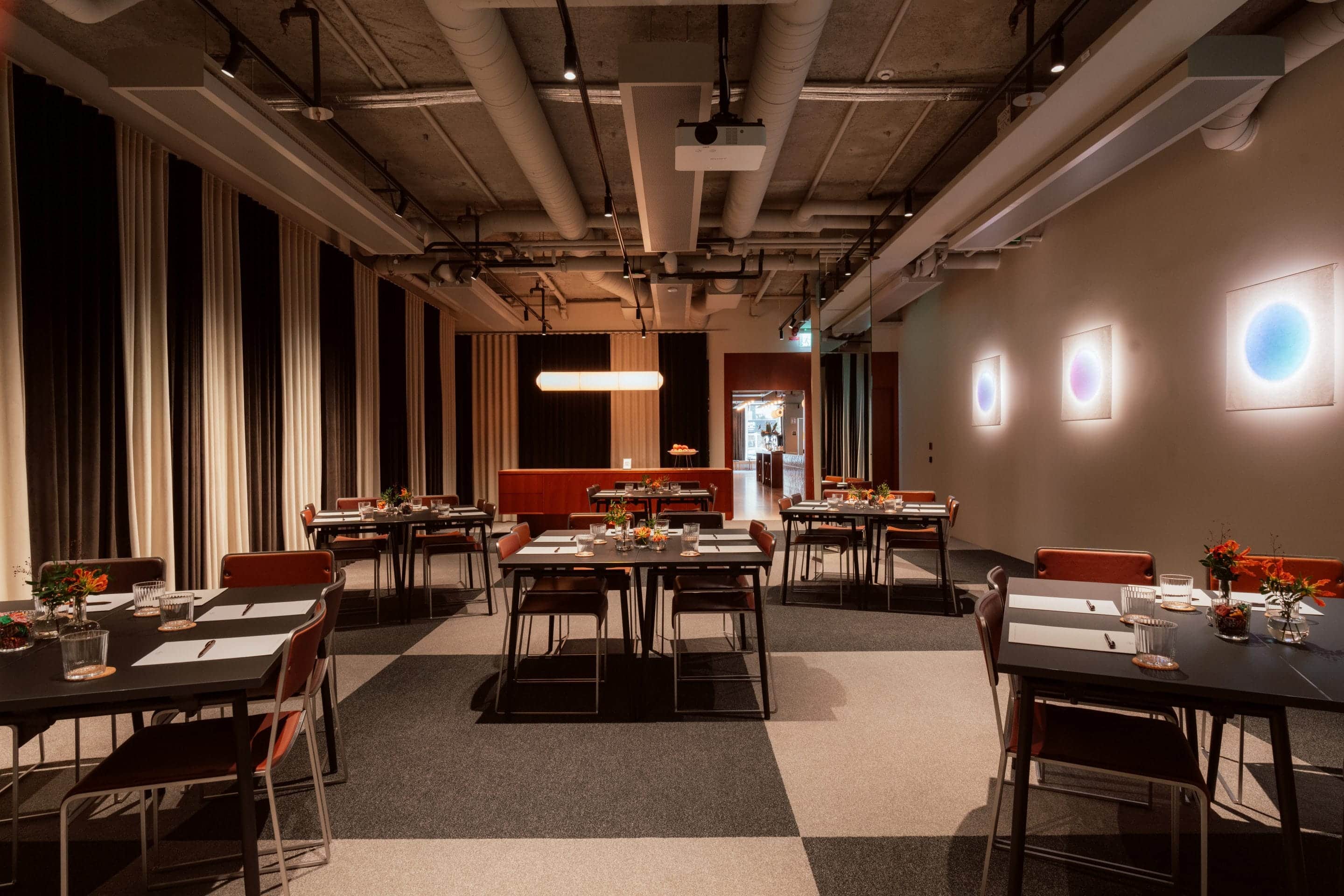 Miss Clara by Nobis konferenslokal med ö-ar