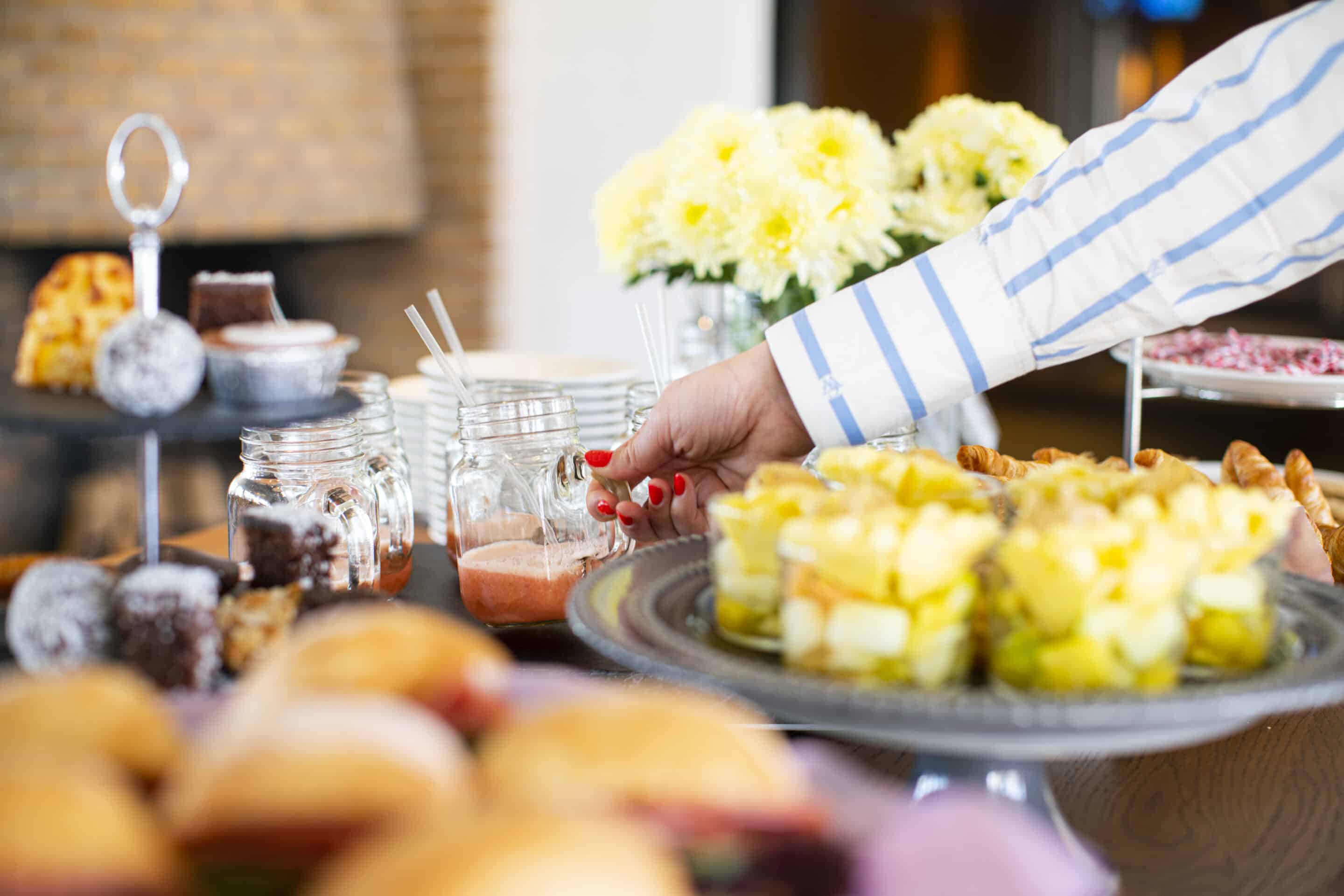 Best Western Plus Stockholm Bromma Smoothie Kvinna tar Konferens