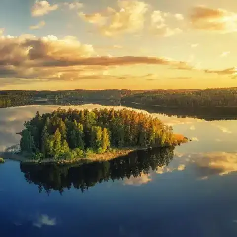 Skärgården Stockholm i solnedgång